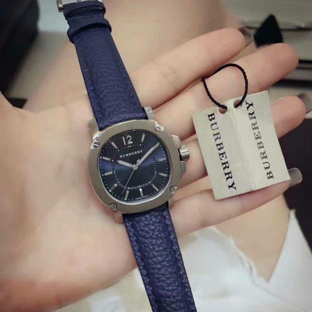 Đồng Hồ Nữ Burberry Cao Cấp Viền Trơn - Màu Xanh Đồng Hồ Nữ Burberry Cao Cấp Viền Trơn - Màu Xanh