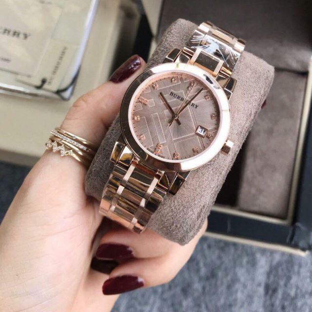 Đồng Hồ Burberry Nữ Cao Cấp Mặt Đính Hạt BB011 Đồng Hồ Burberry Nữ Cao Cấp Mặt Đính Hạt BB011