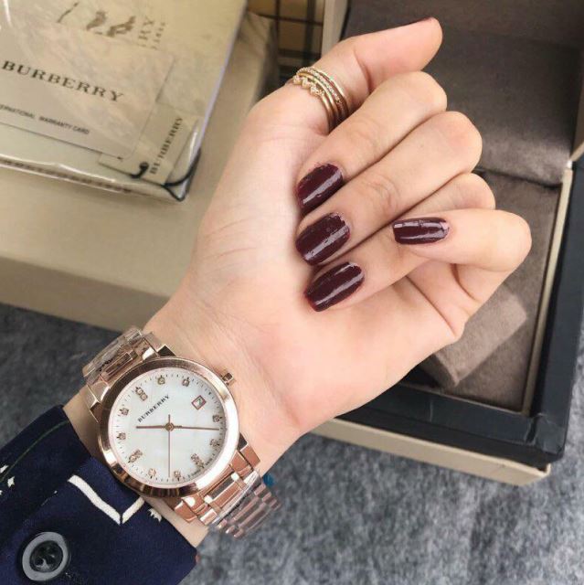 Đồng Hồ Burberry Nữ Cao Cấp Mặt Đính Hạt BB011 Đồng Hồ Burberry Nữ Cao Cấp Mặt Đính Hạt BB011