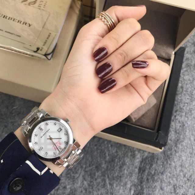 Đồng Hồ Burberry Nữ Cao Cấp Mặt Đính Hạt BB011 Đồng Hồ Burberry Nữ Cao Cấp Mặt Đính Hạt BB011