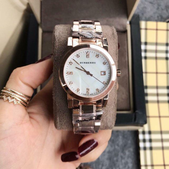 Đồng Hồ Burberry Nữ Cao Cấp Mặt Đính Hạt BB011 Đồng Hồ Burberry Nữ Cao Cấp Mặt Đính Hạt BB011