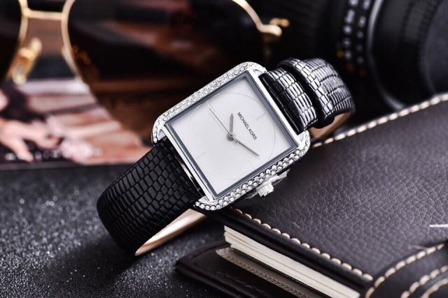 Đồng Hồ MK Mặt Vuông Thời Trang MK003 Đồng Hồ MK Mặt Vuông Thời Trang MK003