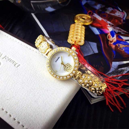 Đồng Hồ Chanel Hoa Đính Hạt Sang Trọng CN16