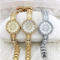 Đồng Hồ Louis Vuitton Dạng Lắc Tay Cực Xinh