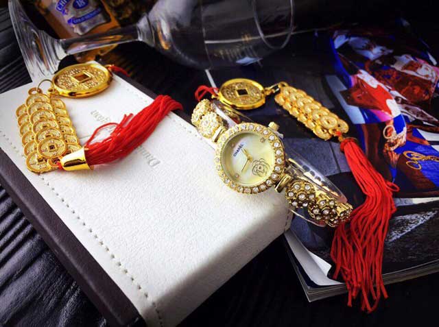 Đồng Hồ Chanel Hoa Đính Hạt Sang Trọng CN16