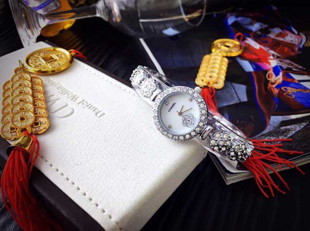Đồng Hồ Chanel Hoa Đính Hạt Sang Trọng CN16