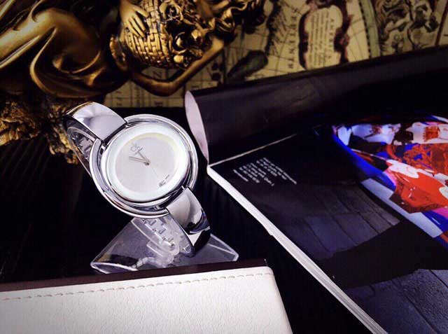 Đồng Hồ Nữ CK Kiềng Độc Lạ CK06