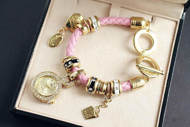 Đồng Hồ Lắc Tay Độc Lạ Cho Bạn Nữ