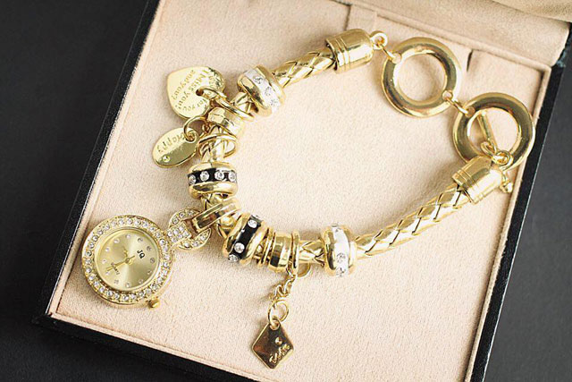 Đồng Hồ Lắc Tay Độc Lạ Cho Bạn Nữ