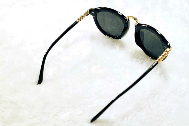 Mắt Kính Karen Walker Phiên Bản Mới Vô Cùng Nữ Tính 